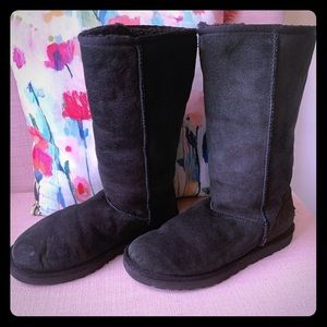 Class UGG Boots in Black